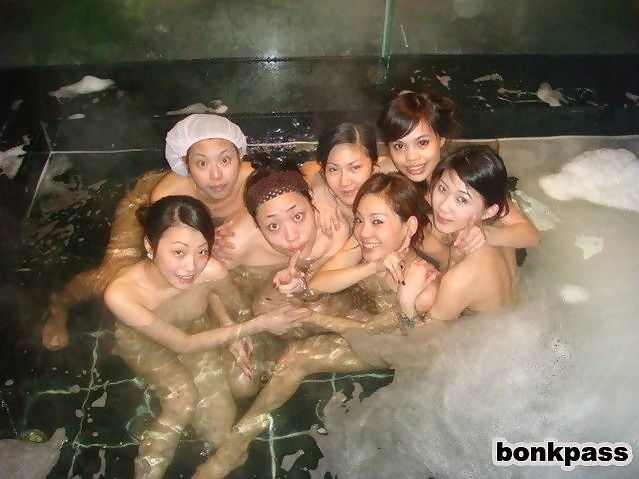 Chinese girlfriends in lesbian bath orgy - part 1342 page 1