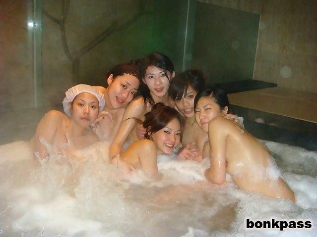 Chinese girlfriends in lesbian bath orgy - part 1342 page 1