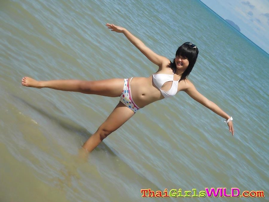 Cute little thai amateur febe poses at the beach and flashes - part 1949 page 1
