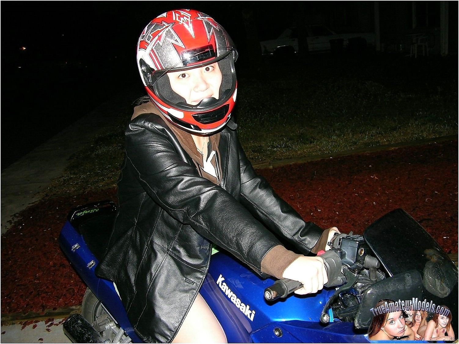 Amateur teen girl spreads nude on motorcycle - part 2211 page 1