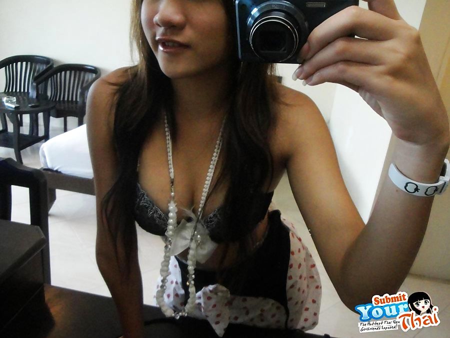 Incredibly cute thai girl min takes some hot selfshot pics in the mirror - part 917 page 1