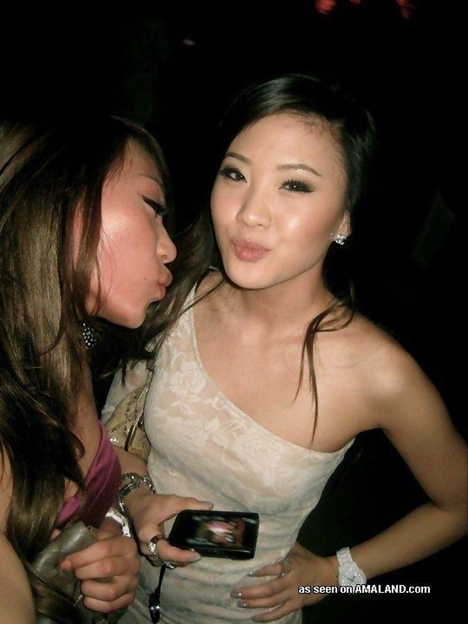 Sexy amateur asian babes posing for the cam - part 14 page 1