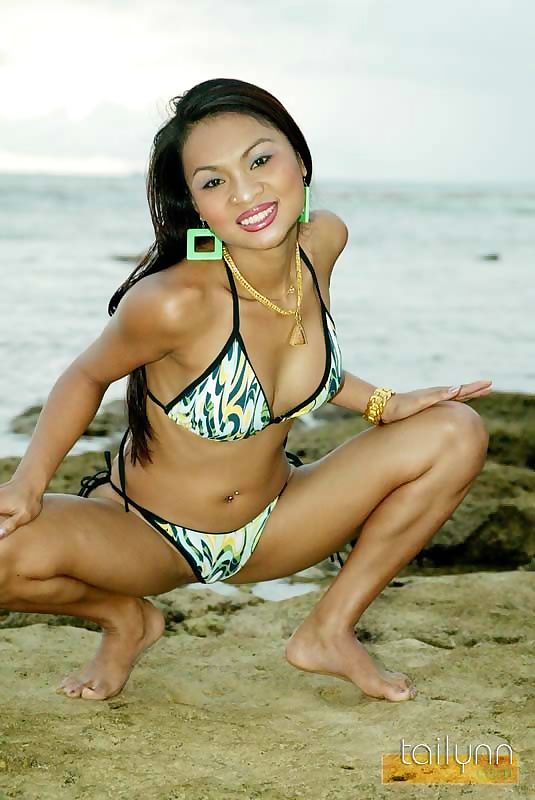 Asian cutie tailynn posing on a thai beach - part 552 page 1