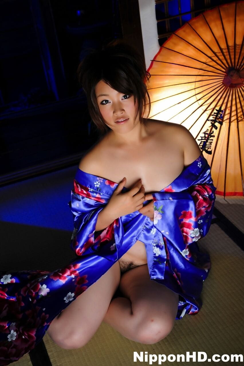 Japanese solo girl hikes up her kimono to expose her vagina page 1