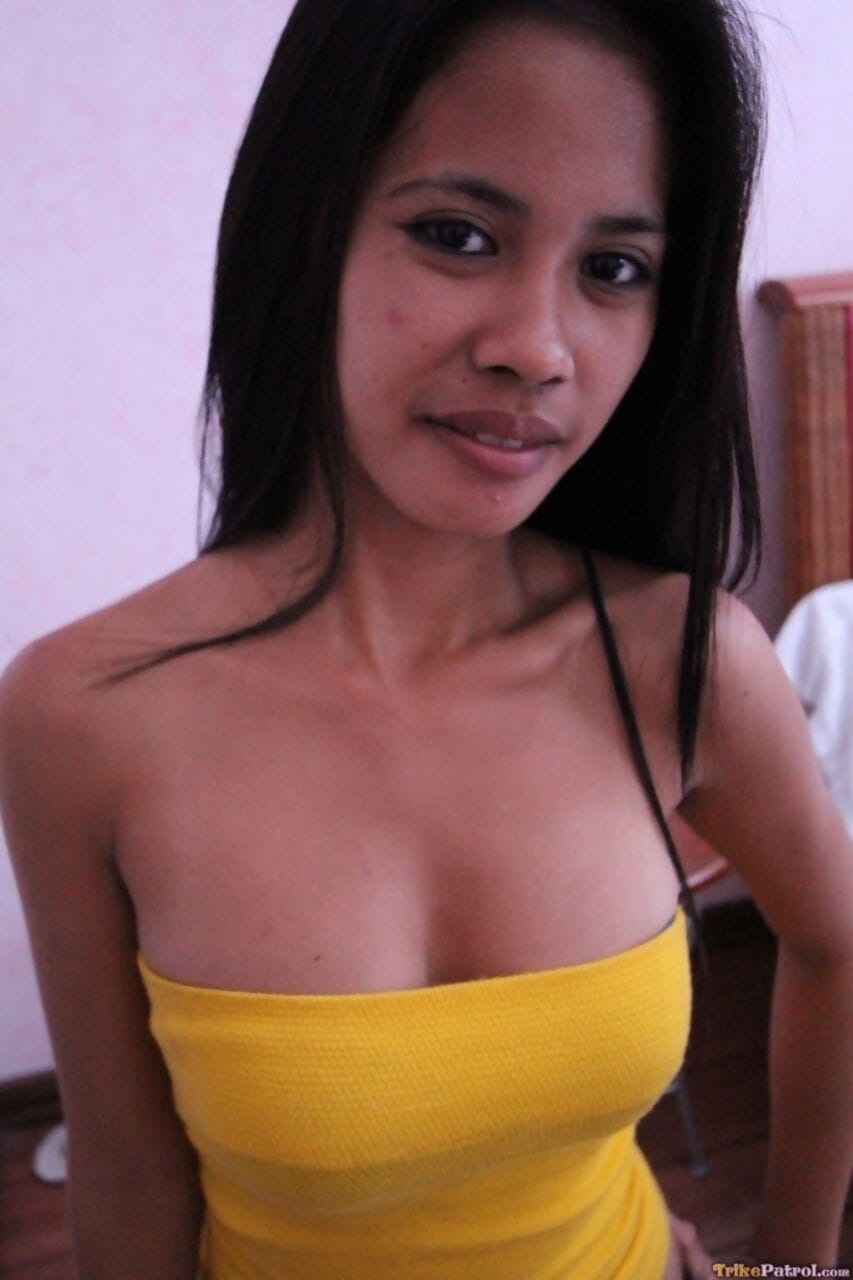 Petite Filipina spinner Zulaica sucks cock & poses small naked body on the bed page 1