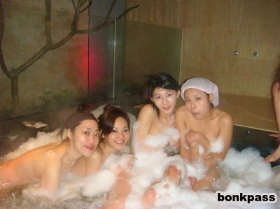 Chinese girlfriends in lesbian bath orgy - part 1342