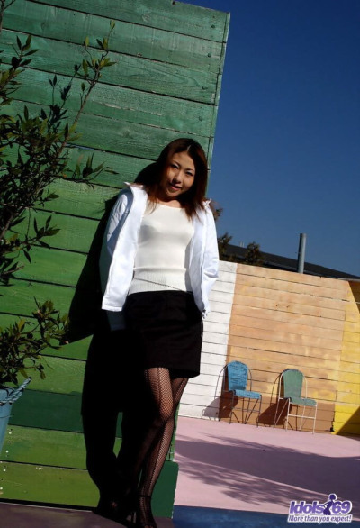 Japanisch Mädchen Sumire Streiks große Nackt und Nicht Nackt Posen in solo Aktion
