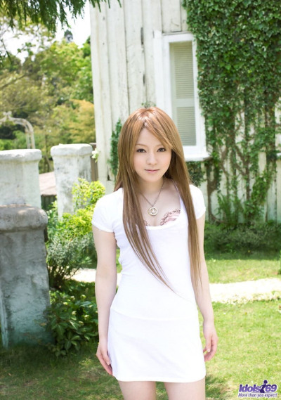 Güzel Japon Kız Ria Sakurai alır tamamen Çıplak Süre Değişen Elbise