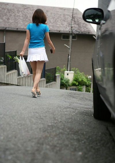丰满 日本 青少年 自慰 上 厨房 地板 后 做家务
