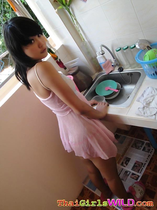 Emo thai poses and does some selfshots - part 1513 page 1