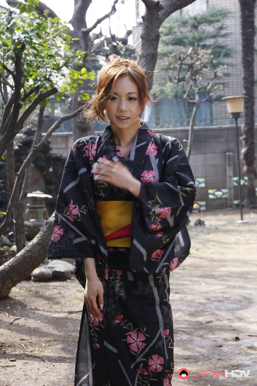 Japanese model Shuri Maihama removes upskirt panties in a kimono page 1