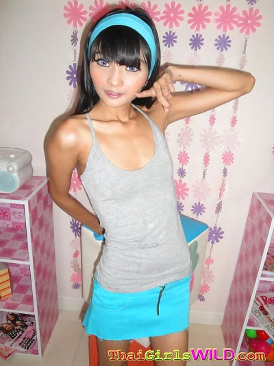 Невероятно тощий тайский подросток в EAW Полоски для нам в ее Спальня часть 882