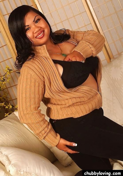 वसा एशियाई फूहड़ हो रही है अश्लील और दिखा रहा है बड़े स्तन और चूत हिस्सा 2019