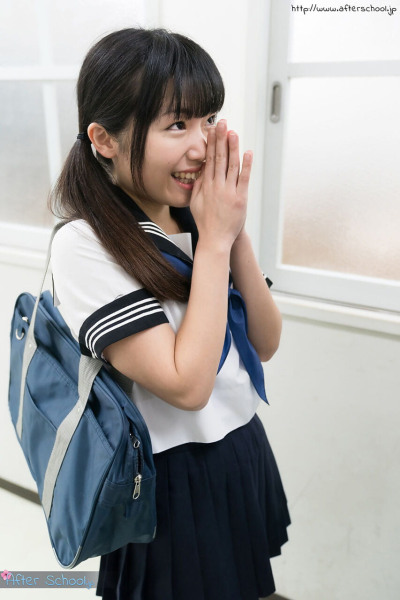 اليابانية تلميذة في أسلاك التوصيل المصنوعة facesits & يعطي المعلم A handjob في الدرجة