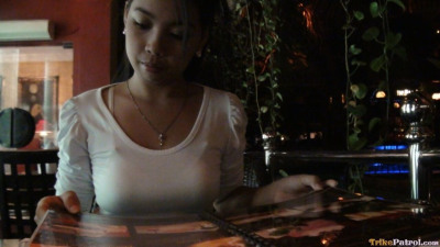 Filipina adolescent a choisi jusqu' dans l' Local Bar et baisée sur caméra :Par: touristique
